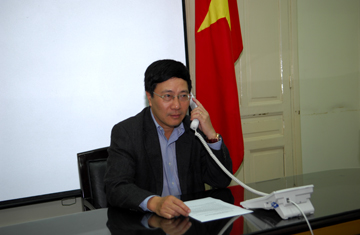 Phó Thủ tướng, Bộ trưởng Ngoại giao điện đàm với Bộ trưởng Ngoại giao Trung Quốc Vương Nghị